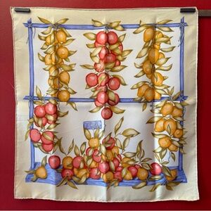 HERMES RARE 'Oranges et citrons'Designer:La Torre. Edité en 1962, réédité en 200